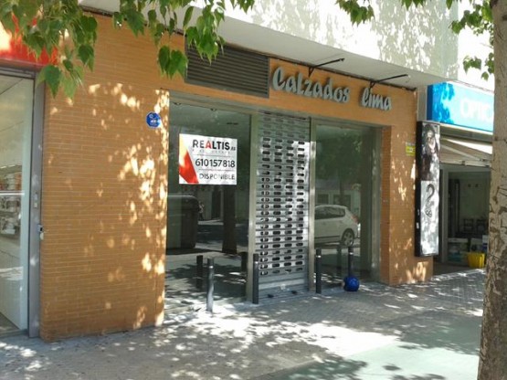 local-carretera-carmona-49-fachada-2